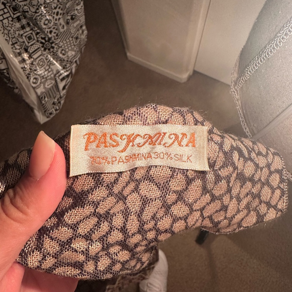 NWT Soft  Pashmina scarf - Picture 5 of 5